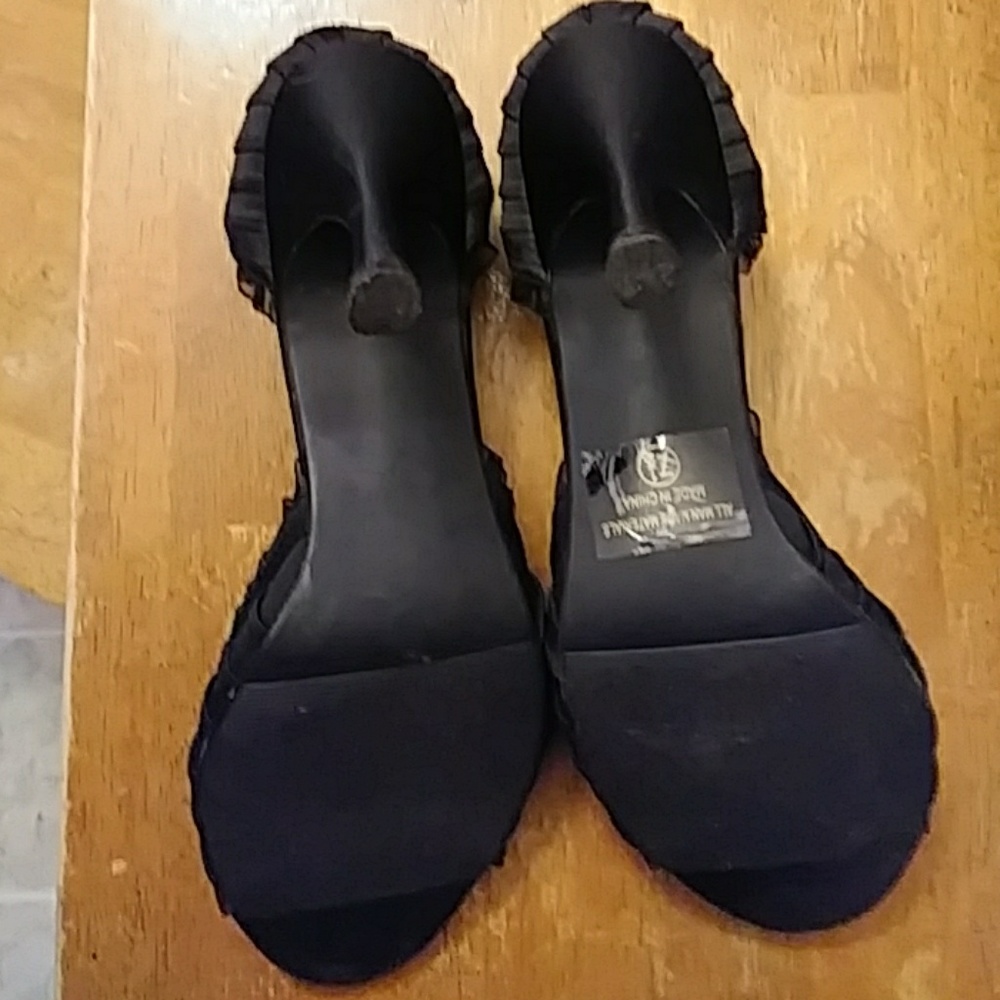 Darling, ruffled little black shoe, sexy!!! - Picture 6 of 8